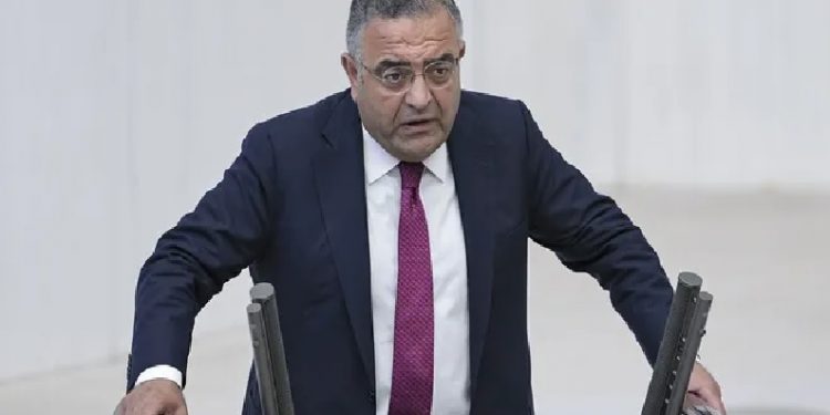 برلماني تركي: الحكومة تتحمل مسؤولية حرائق دياربكر وماردين