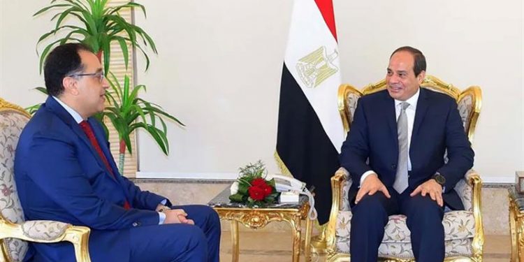 السيسي يقبل استقالة الحكومة ويكلف بتشكيل حكومة جديدة