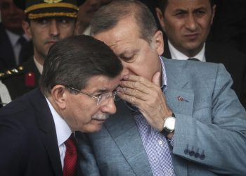 هل يعود داود أوغلو إلى حزب أردوغان؟