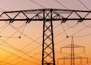 العراق يبدأ استيراد الكهرباء من تركيا