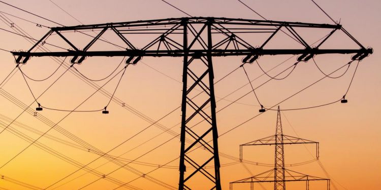 العراق يبدأ استيراد الكهرباء من تركيا