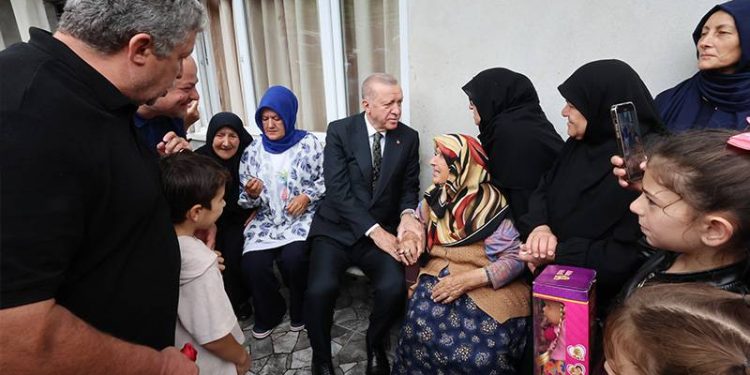 أردوغان يزور جيرانه في مسقط رأسه ريزة