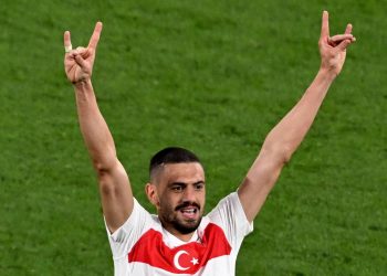 ألمانيا تعاقب اللاعب التركي صاحب إشارة “الذئاب الرمادية”