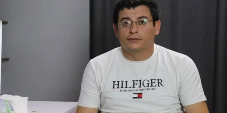 حبس وإدانة الصحفي التركي “صادق توبال أوغلو”