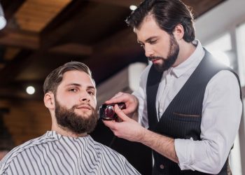 تركيا.. إجبار الحلاقين على أخذ عطلة أسبوعية
