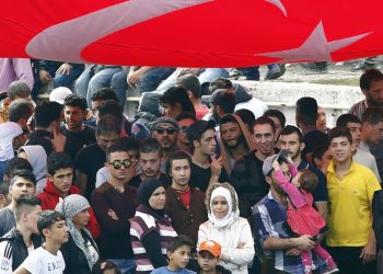 السوريون في تركيا.. بين نار الاضطهاد والعودة للوطن المدمر