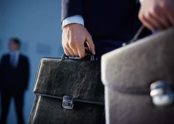 حالات إنتهاء مهمة الدبلوماسي وعودته لبلده