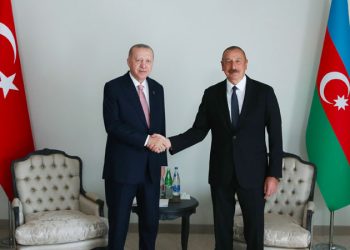 أذربيجان ترسل طائرة إطفاء حرائق إلى تركيا