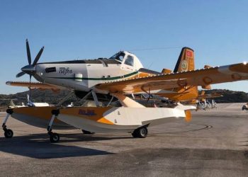 طائرات تركية تصل أثينا لمكافحة الحريق