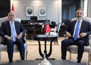وزير الخارجية التركي يلتقي نظيره العراقي في أنقرة
