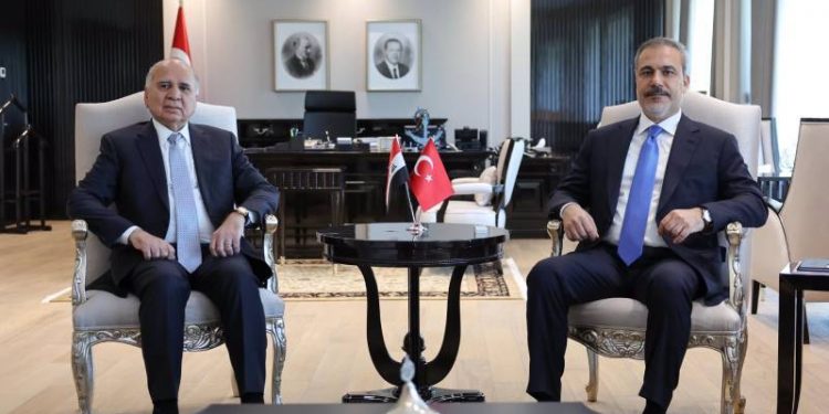 وزير الخارجية التركي يلتقي نظيره العراقي في أنقرة