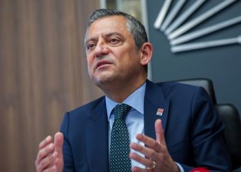 محمود عباس يدعو زعيم المعارضة التركية لزيارة فلسطين