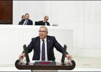 برلماني تركي: العدالة والتنمية بنى ديكتاتورية تدوس على القانون