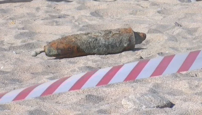 قذيفة هاون على شاطئ عام في إسطنبول