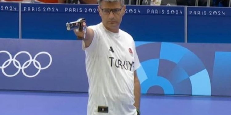 بطل الرماية التركي يتعرض لهجوم عنصري!