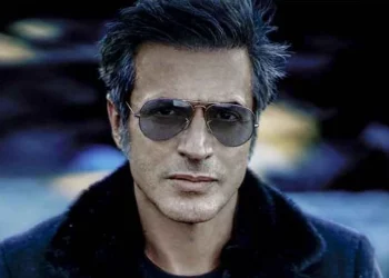 مغني تركي شهير يرفض العنصرية ضد العرب