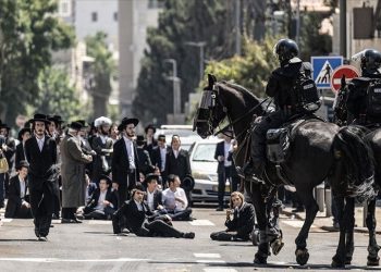 الحريديم يتظاهرون احتجاجا على التجنيد في الجيش الإسرائيلي