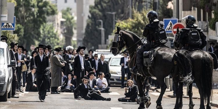 الحريديم يتظاهرون احتجاجا على التجنيد في الجيش الإسرائيلي