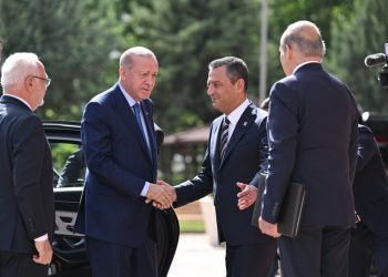 صحفي تركي: المعارضة ستهدي أردوغان الرئاسة!