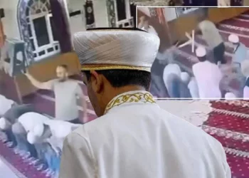 فيديو.. اعتداء على إمام مسجد في تركيا