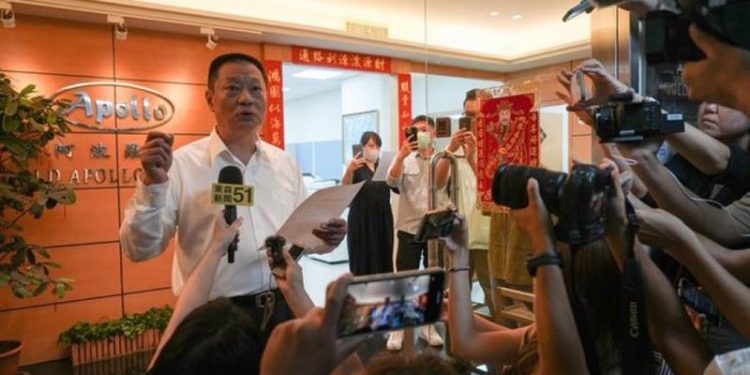 نيويورك تايمز تكشف كيف انفجرت أجهزة نداء حزب الله في لبنان