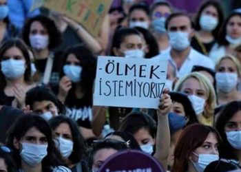 استطلاع: 76% يعتقدون أن النساء غير آمنات في تركيا