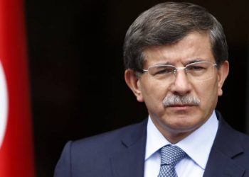 أحمد داود أوغلو: أنا “أخطر رجل في الشرق الأوسط”!