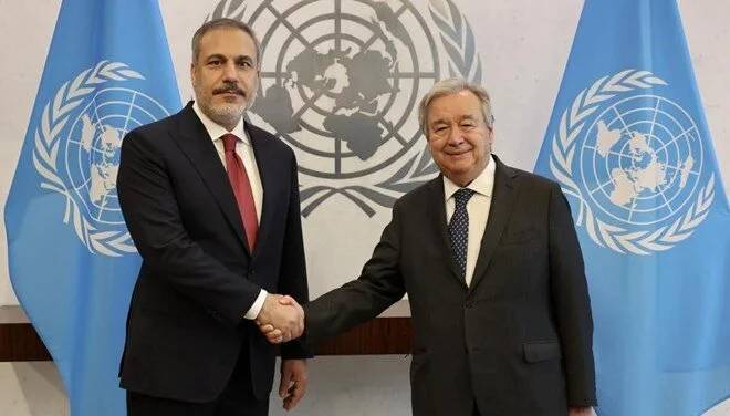 وزير خارجية تركيا يناقش أزمة لبنان مع أمين عام الأمم المتحدة