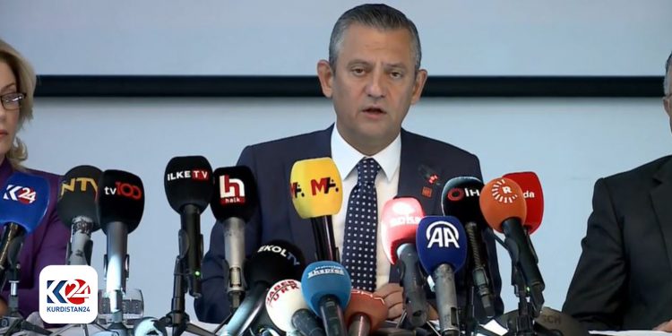 أوزغور أوزال: المشكلة الكردية هي الأكبر في تركيا