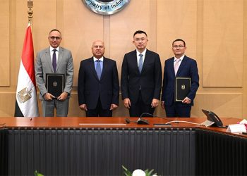 مرسيدس بنز تخطط لإنتاج السيارات الكهربائية في مصر