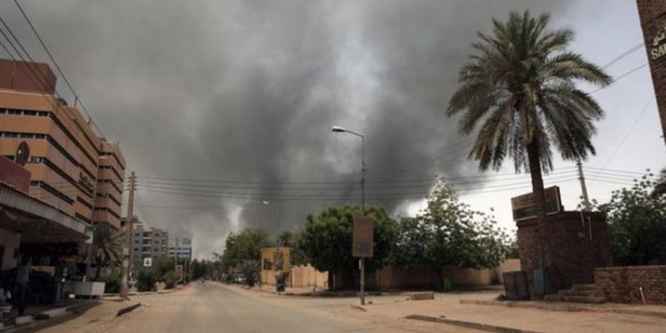 غارة تقتل 23 في سوق بالخرطوم