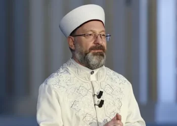 صهر رئيس الشؤون الدينية التركية لا يمتثل لدعوات مقاطعة إسرائيل