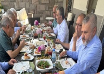 مائدة طعام تثير قلق الحزب الحاكم في تركيا