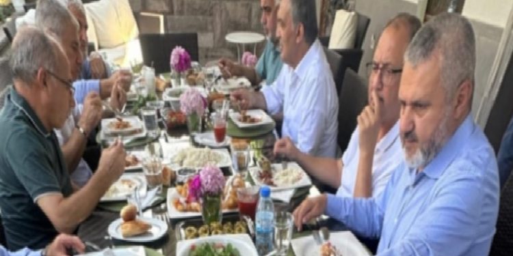 مائدة طعام تثير قلق الحزب الحاكم في تركيا