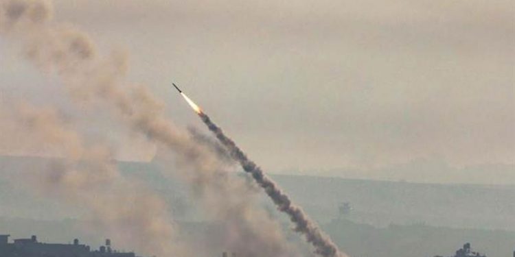 كتائب القسام تمطر تل أبيب بالصواريخ في ذكرى 7 أكتوبر