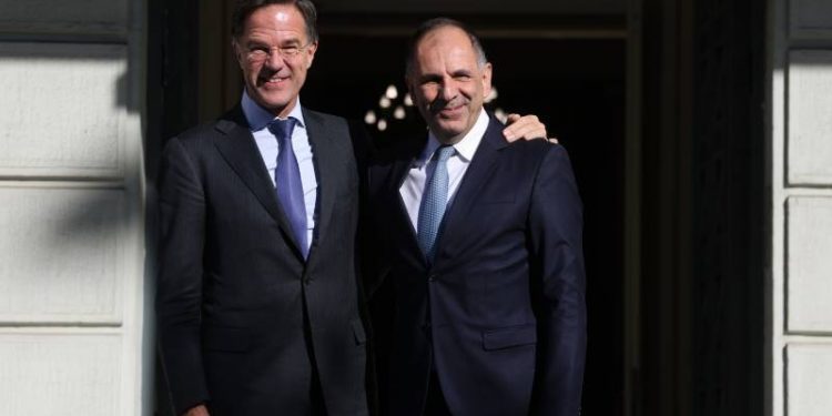 احتجاجات ضد أمين عام الناتو في اليونان بعد مغادرته تركيا