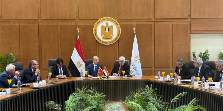تركيا ومصر تتفقان على تبادل الأكاديميين والباحثين وتوفير المنح