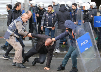 تركيا.. اعتقال 253 لاحتجاجهم على عزل عمد البلديات الكردية