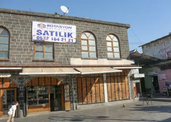 مسجد عمره 500 سنة معروض للبيع في تركيا!