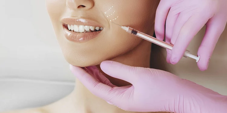 وزير بريطاني يحذر من جراحات التجميل في تركيا