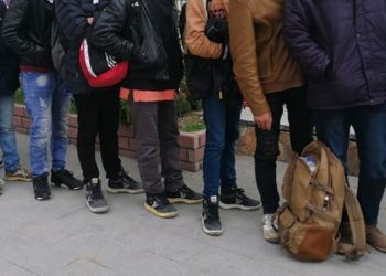 تركيا.. ضبط 46 مهاجرا غير شرعي متخفين في حافلة