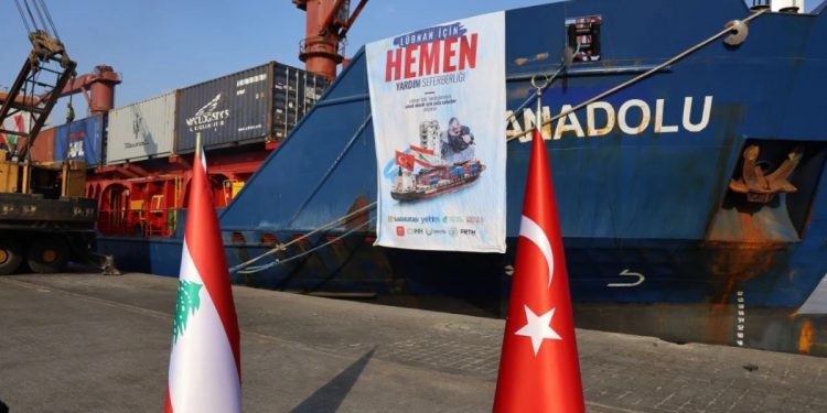 سفينة مساعدات تركية تصل لبنان