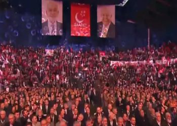 زعيم حزب تركي: من يصافحون نتنياهو يتهمونا بالخيانة!