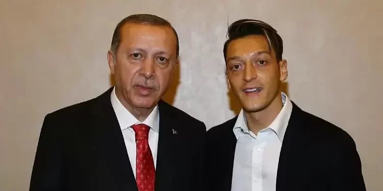 هل يتولى مسعود أوزيل قيادة اتحاد الكرة التركي؟