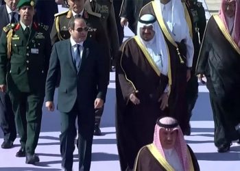 السيسي في السعودية للمشاركة بالقمة العربية الإسلامية