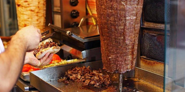 دونر الدجاج الأكثر طلباً في تركيا خلال 2024
