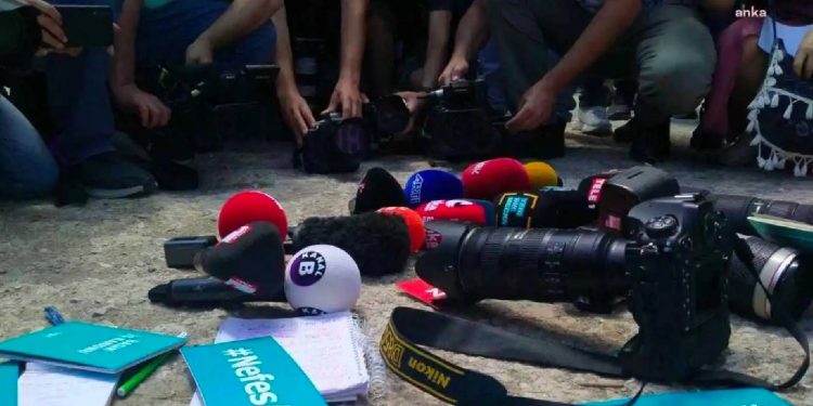 تعيين موظفين غير منتخبين في رابطة الكتاب الرياضيين يغضب الصحفيين الأتراك