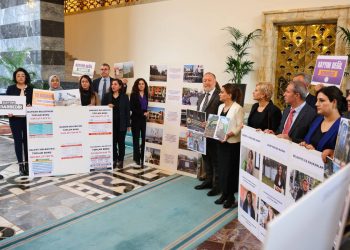 احتجاج في البرلمان التركي على عزل عمد بلديات كردية