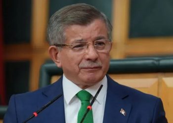 أحمد داوود أوغلو: مستعد لدعم العدالة والتنمية للنهاية