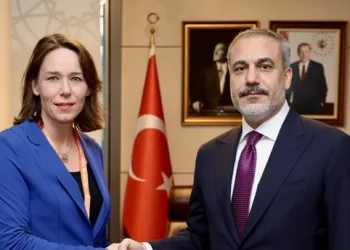 فيدان يبحث التطورات في سوريا مع هولندا